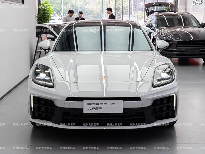 Фото 2 - Porsche Panamera