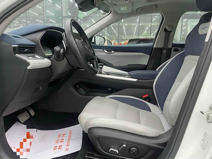 Фото 4 - Geely Preface