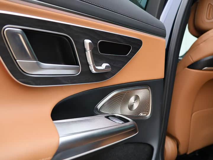 Фото 10 - Mercedes-Benz E-Class