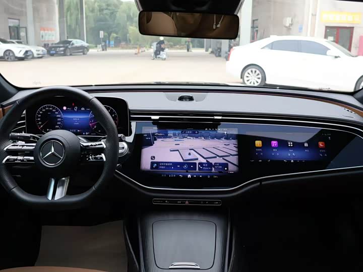 Фото 11 - Mercedes-Benz E-Class