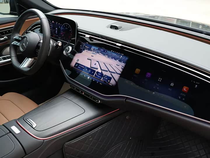 Фото 13 - Mercedes-Benz E-Class