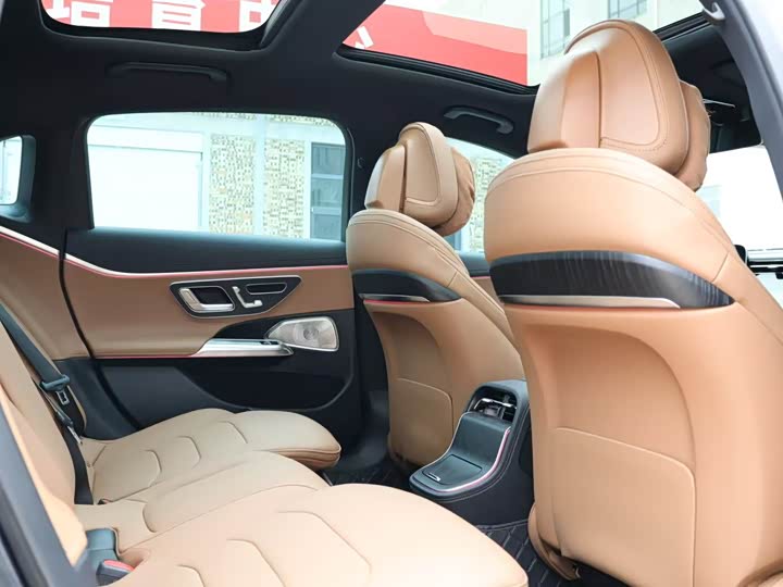 Фото 15 - Mercedes-Benz E-Class