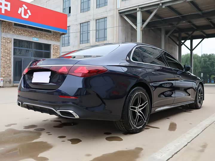 Фото 16 - Mercedes-Benz E-Class