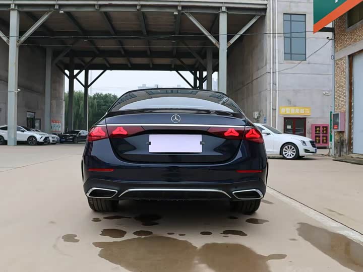 Фото 17 - Mercedes-Benz E-Class