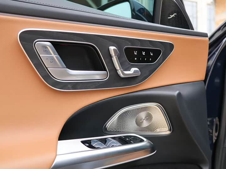 Фото 6 - Mercedes-Benz E-Class