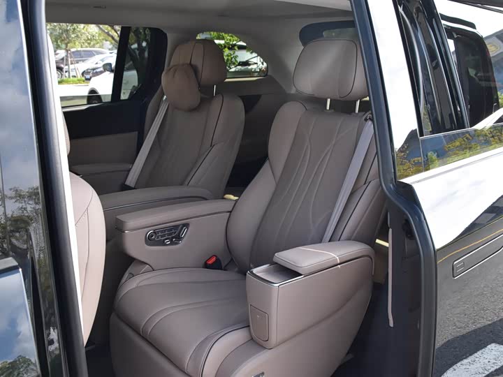 Фото 10 - XPeng X9