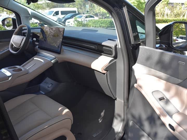 Фото 14 - XPeng X9