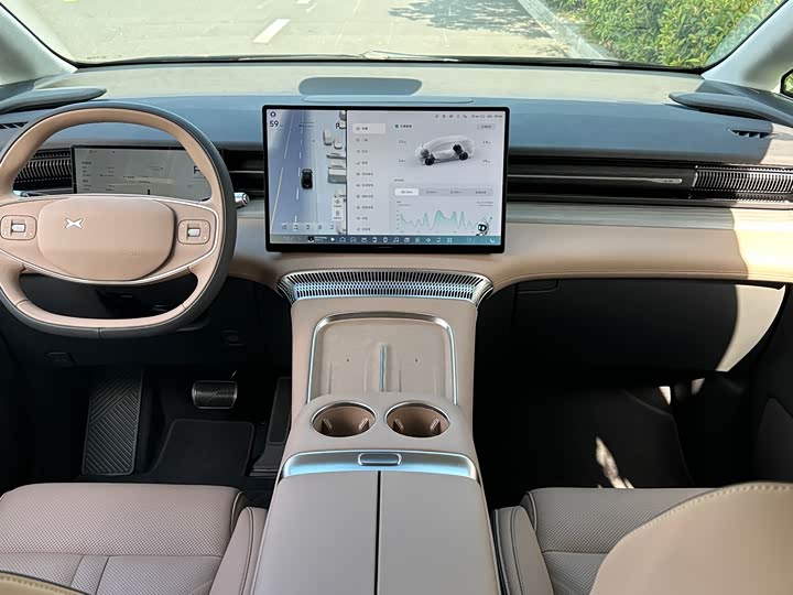 Фото 17 - XPeng X9