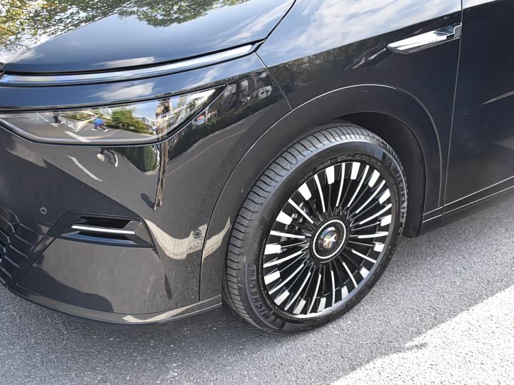 Фото 6 - XPeng X9