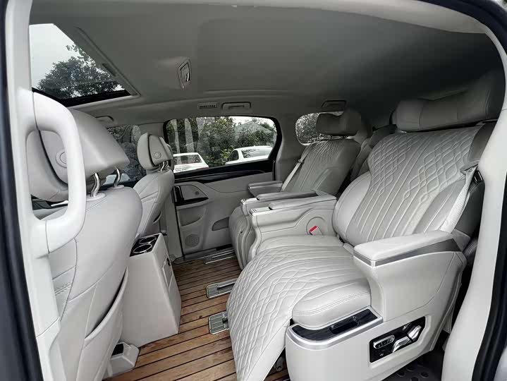 Фото 5 - Buick GL8 ES