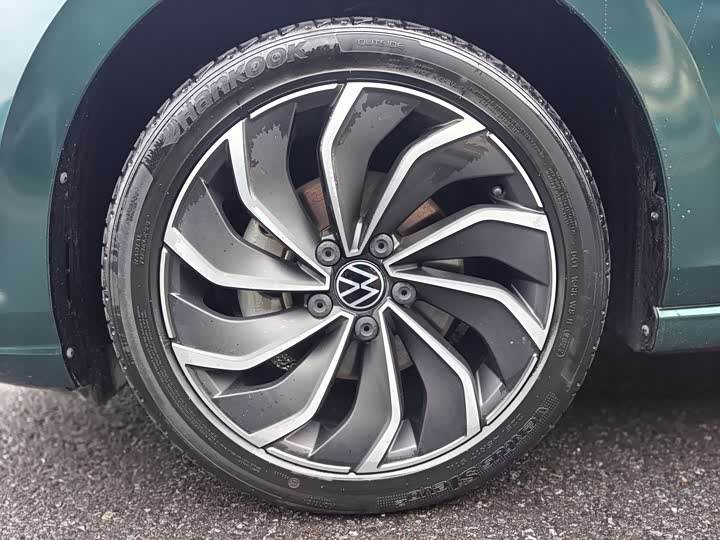 Фото 23 - Volkswagen Golf