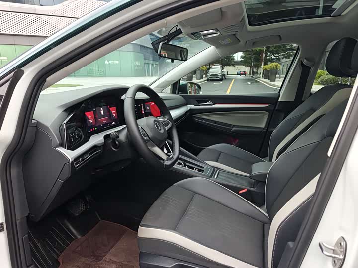 Фото 8 - Volkswagen Golf