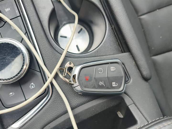 Фото 12 - Cadillac XT5