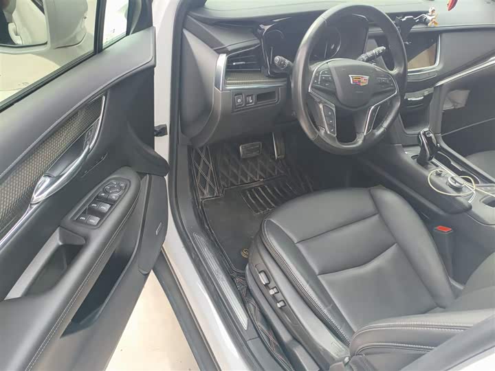 Фото 14 - Cadillac XT5