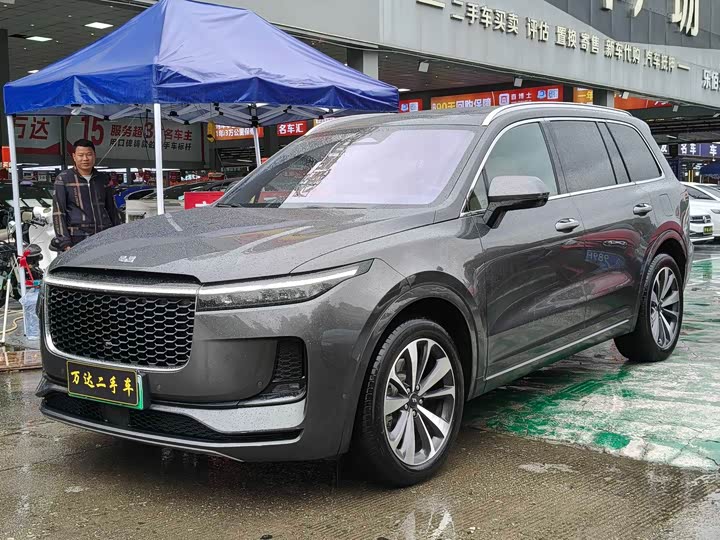 Фото 1 - LiXiang One