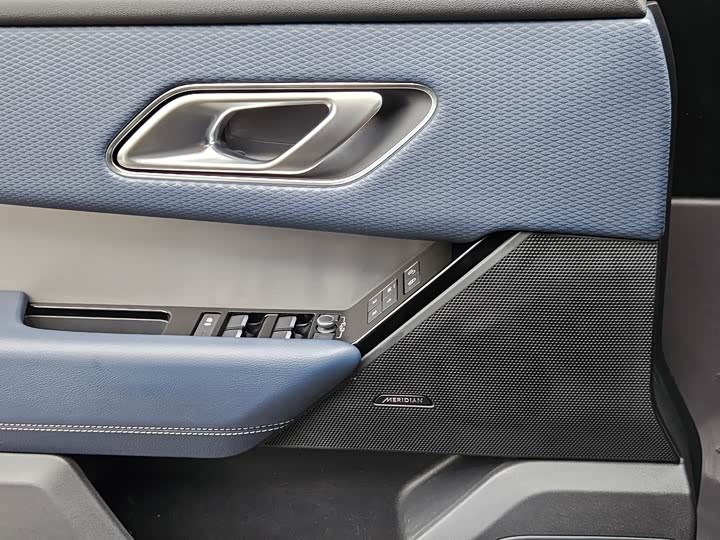 Фото 9 - Land Rover Range Rover Velar