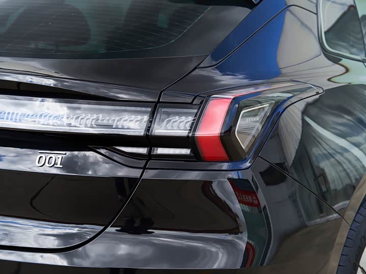 Фото 10 - Zeekr 001