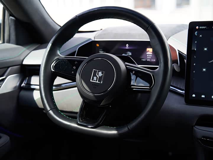 Фото 12 - Zeekr 001