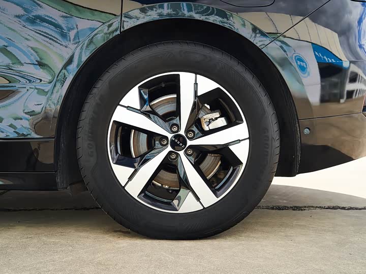 Фото 17 - Zeekr 001