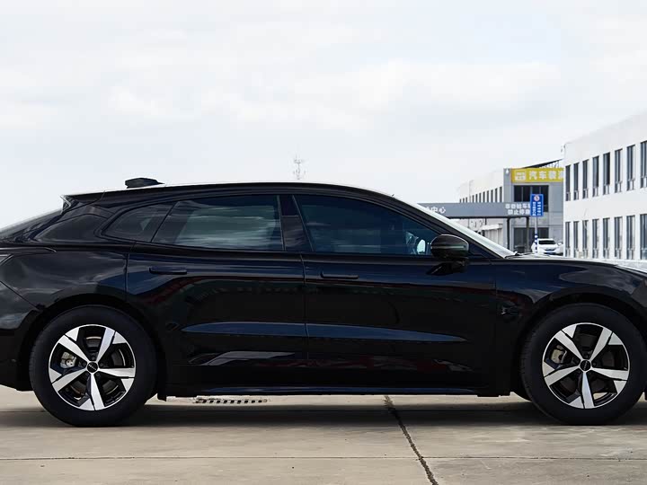 Фото 4 - Zeekr 001