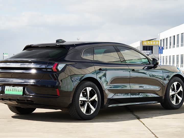 Фото 8 - Zeekr 001