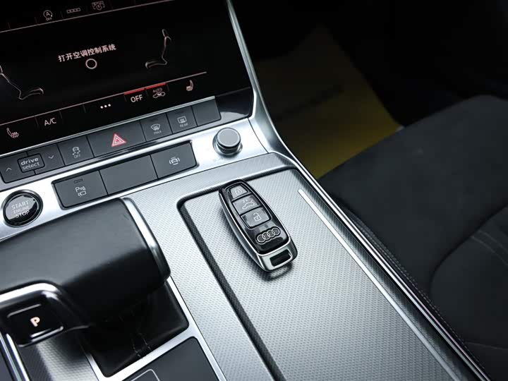 Фото 10 - Audi A7L