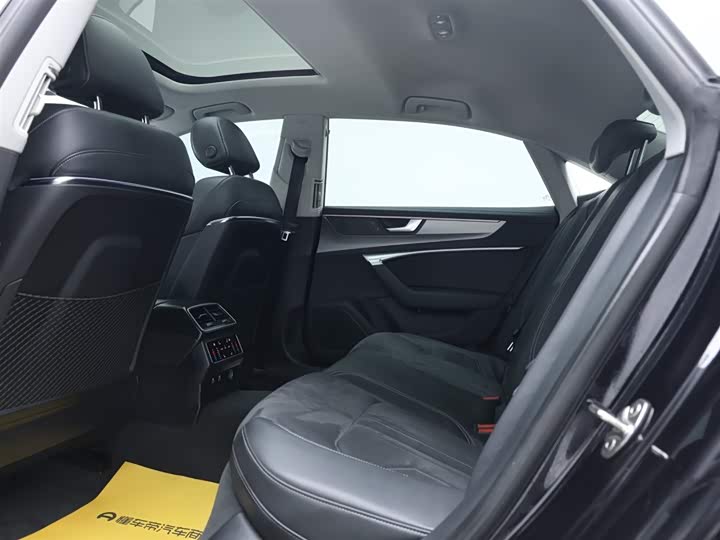 Фото 11 - Audi A7L