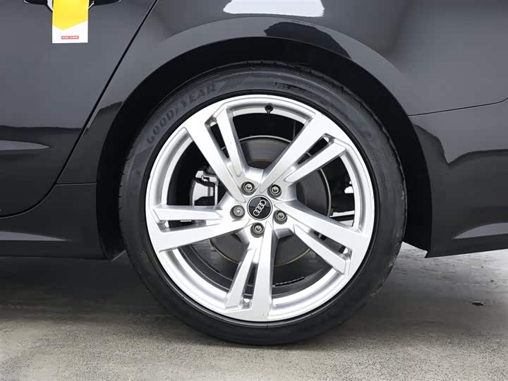 Фото 7 - Audi A7L