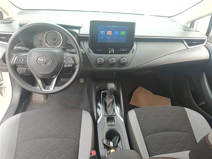 Фото 10 - Toyota Corolla