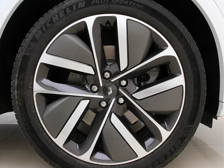 Фото 12 - LiXiang L7