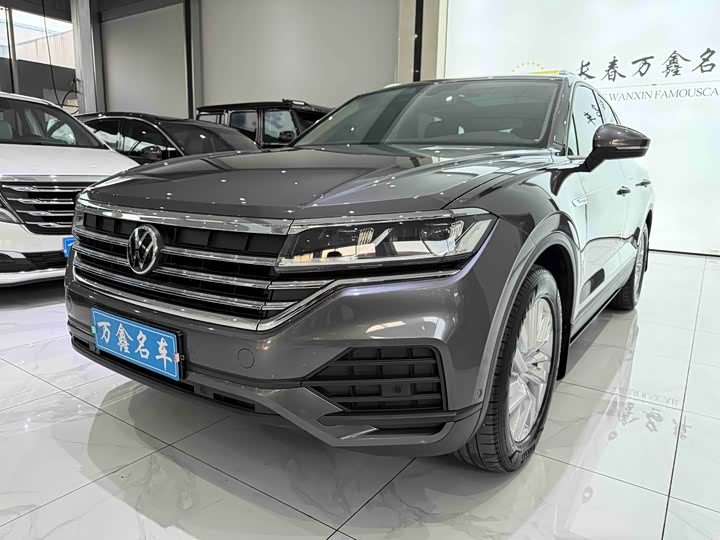 Фото 1 - Volkswagen Touareg