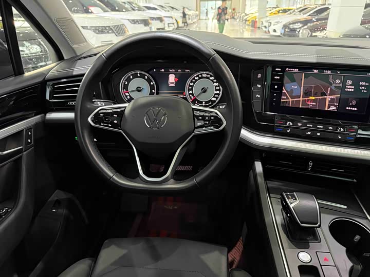 Фото 12 - Volkswagen Touareg