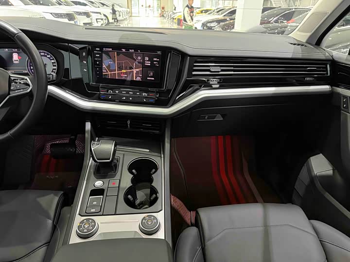 Фото 13 - Volkswagen Touareg