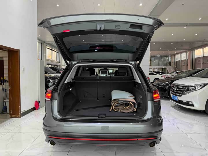 Фото 19 - Volkswagen Touareg