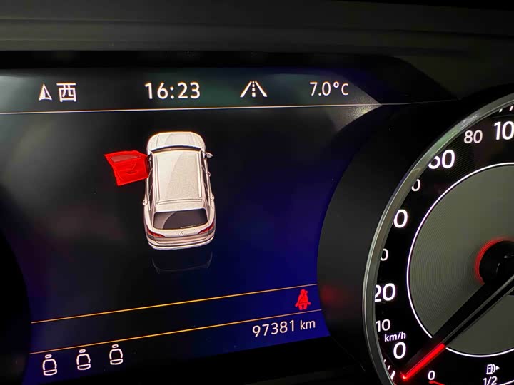 Фото 20 - Volkswagen Touareg