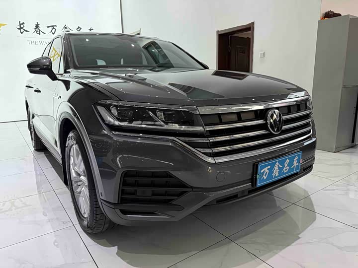 Фото 3 - Volkswagen Touareg