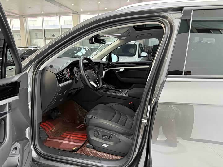 Фото 6 - Volkswagen Touareg