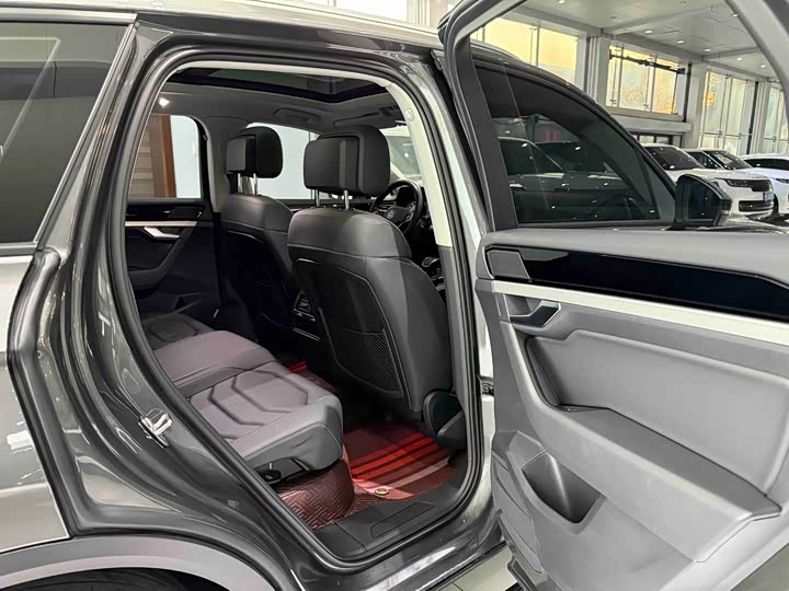 Фото 9 - Volkswagen Touareg