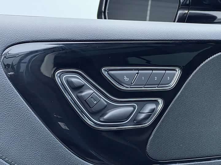 Фото 11 - Lincoln Aviator