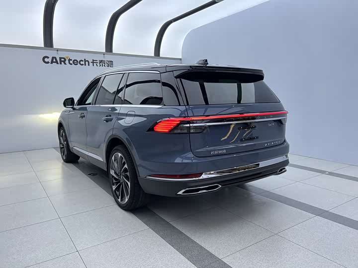 Фото 6 - Lincoln Aviator