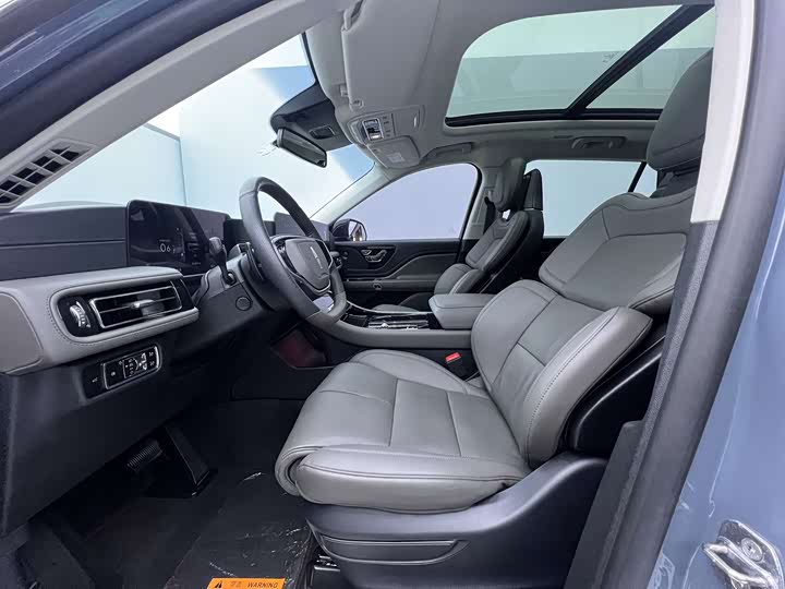 Фото 8 - Lincoln Aviator