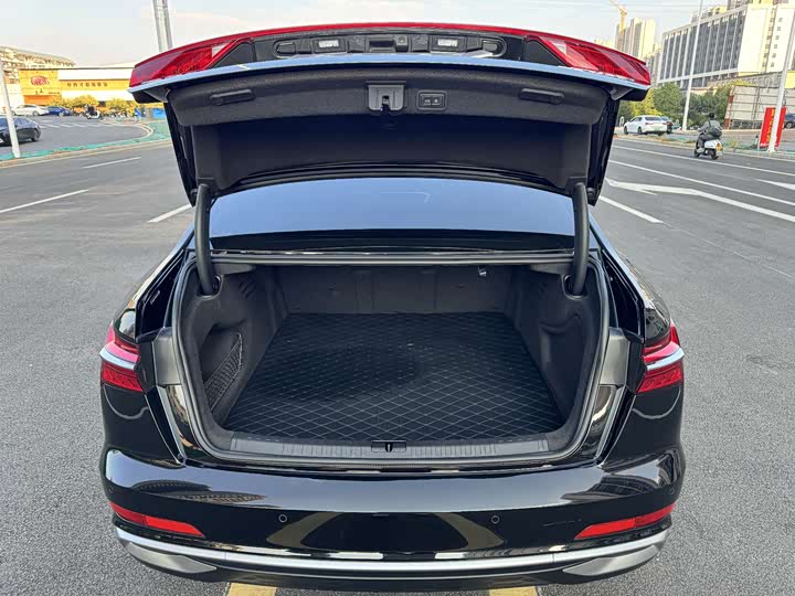 Фото 10 - Audi A6L