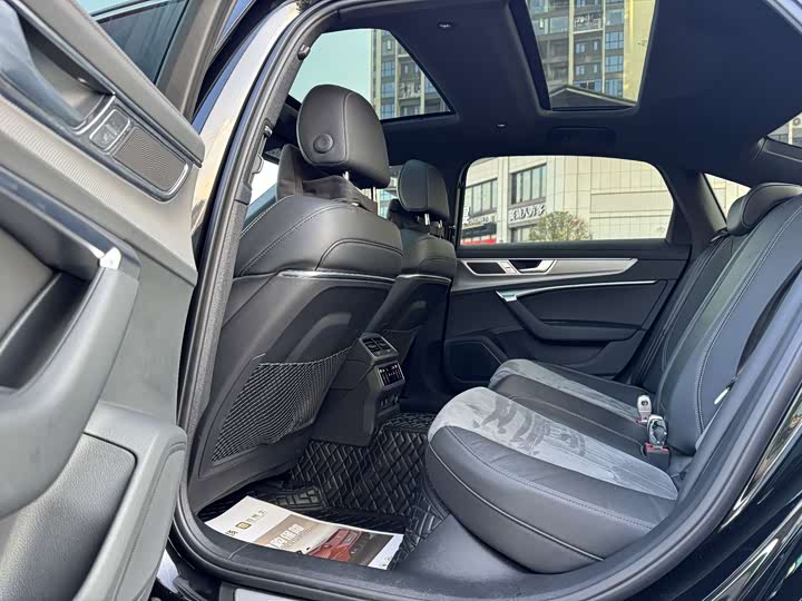 Фото 11 - Audi A6L