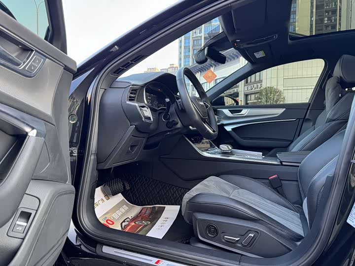 Фото 12 - Audi A6L