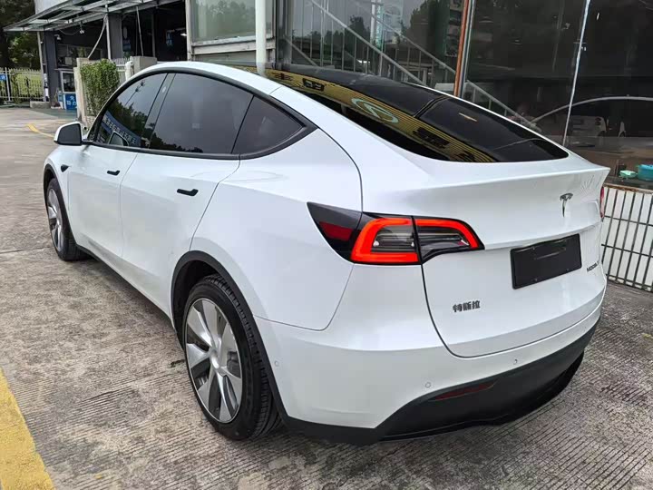 Фото 3 - Tesla Model Y