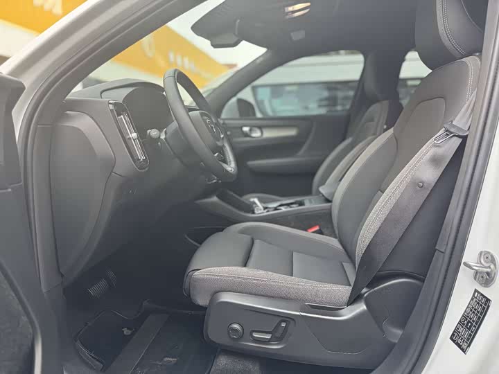 Фото 5 - Volvo XC40