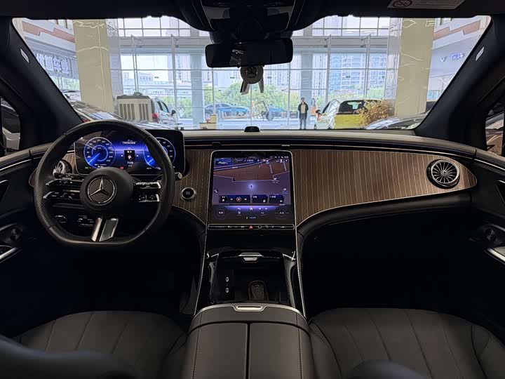 Фото 8 - Mercedes-Benz EQE SUV