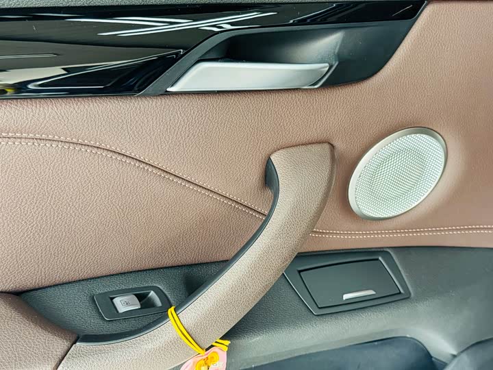 Фото 12 - BMW X1