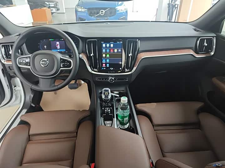 Фото 10 - Volvo S60