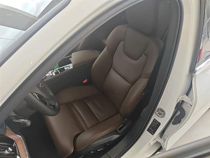 Фото 15 - Volvo S60